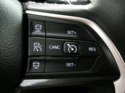 Used 2022 Jeep Grand Cherokee Altitude image 23