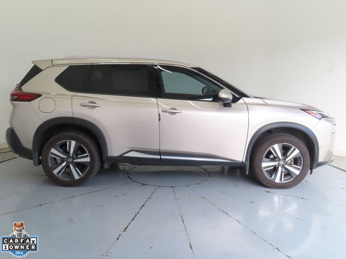 Used 2021 Nissan Rogue Platinum FWD image 2