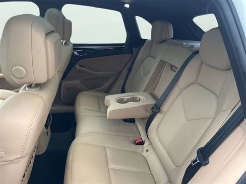 Used 2020 Porsche Macan image 47