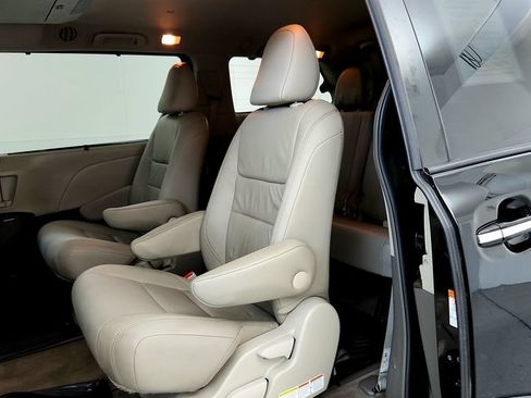 Certified 2017 Toyota Sienna XLE Premium AWD/4WD image 20