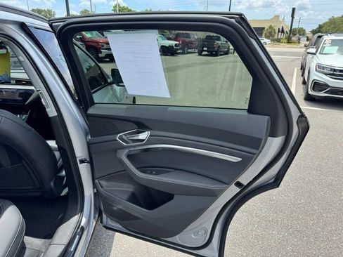 Used 2022 Audi e-tron Premium w/ Convenience Plus Package image 44