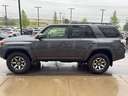 Used 2023 Toyota 4Runner TRD Off-Road Premium w/ Moonroof Package AWD/4WD image 6
