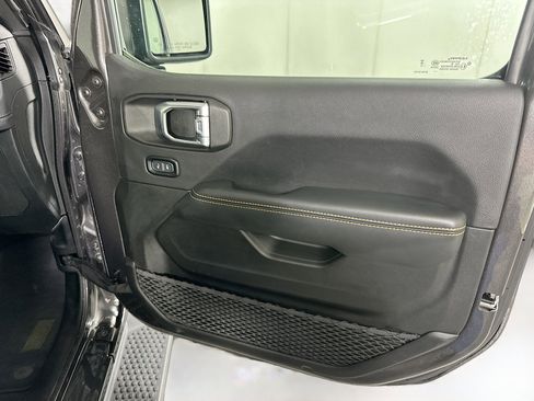 Used 2025 Jeep Wrangler Unlimited Sahara AWD/4WD image 30