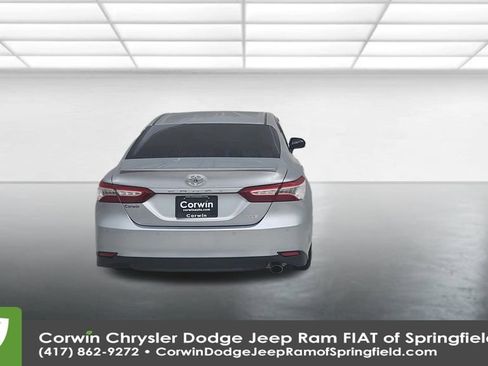 Used 2018 Toyota Camry XLE image 13