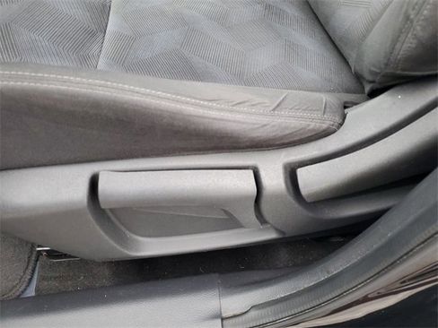 Used 2016 Nissan Rogue S image 18