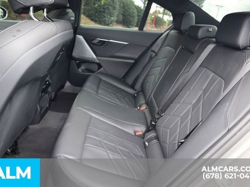 Used 2024 BMW i5 eDrive40i w/ Convenience Package image 18