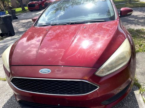 Used 2015 Ford Focus SE image 1