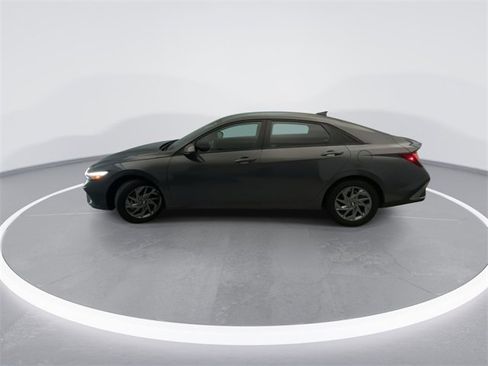Used 2024 Hyundai Elantra SEL image 9