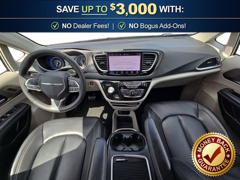 Used 2023 Chrysler Pacifica Touring-L FWD image 17