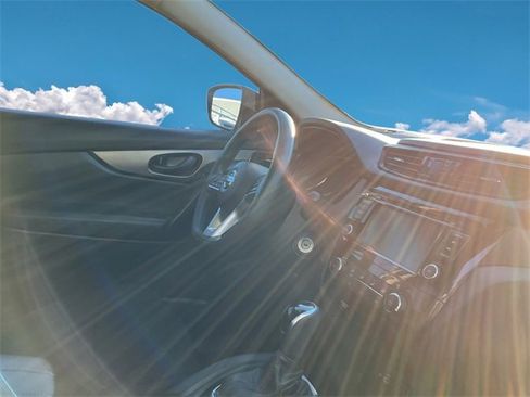 Used 2021 Nissan Rogue Sport S image 14