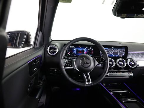 Certified 2025 Mercedes-Benz GLB 250 4MATIC image 37