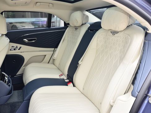 Used 2021 Bentley Flying Spur V8 image 17