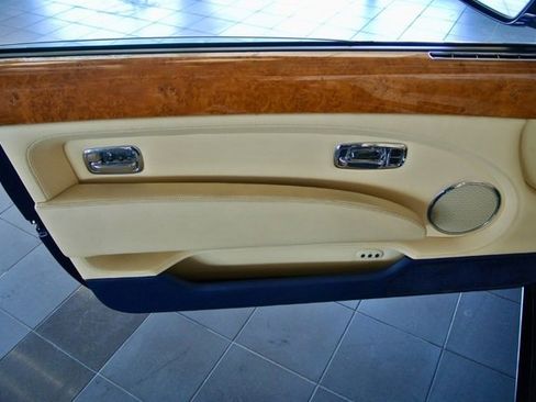 Used 2009 Bentley Azure RWD image 11
