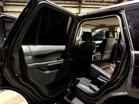 Used 2024 Ford Expedition XLT RWD image 16