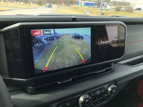 Used 2024 Jeep Wrangler Unlimited Rubicon image 20