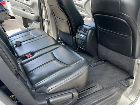 Used 2015 Nissan Pathfinder Platinum FWD image 26