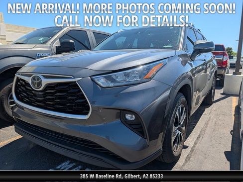Used 2020 Toyota Highlander XLE FWD image 1