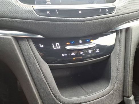 Used 2021 Cadillac XT5 Premium Luxury image 16