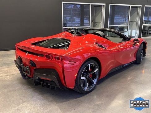 Used 2023 Ferrari SF90 Spider image 4