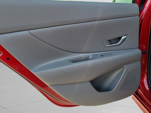 Used 2025 Hyundai Elantra Blue image 26