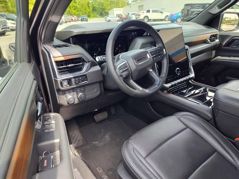 Used 2025 GMC Yukon Denali AWD/4WD image 16