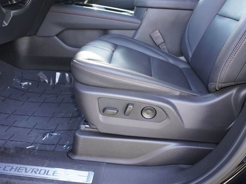 Used 2026 Chevrolet Suburban RST RWD image 15