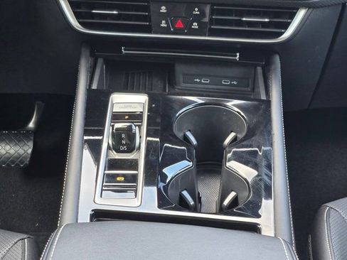 Used 2025 Volkswagen Atlas SE FWD image 17