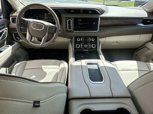 Used 2022 GMC Yukon XL Denali image 21