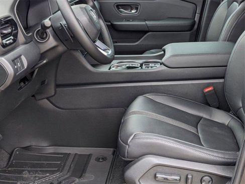 New 2025 Honda Pilot Touring image 11