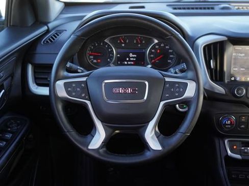 Used 2024 GMC Terrain SLT image 17