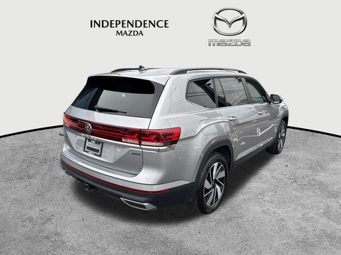 Used 2025 Volkswagen Atlas SE image 3