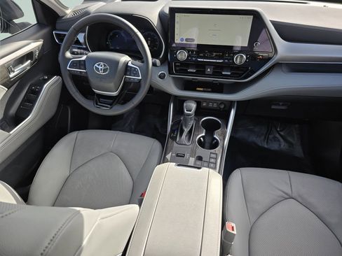 Used 2026 Toyota Highlander Platinum AWD/4WD image 33