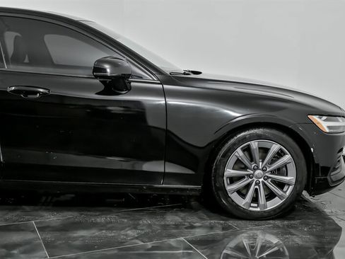 Used 2021 Volvo S60 T6 Momentum w/ Premium Package image 12