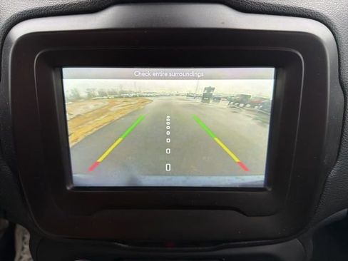 Used 2020 Jeep Renegade Latitude w/ Cold Weather Group image 23