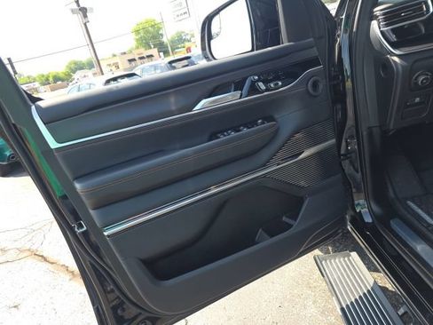 Used 2025 Jeep Grand Wagoneer L Series III w/ Rear Seat Video Group 1 AWD/4WD image 11