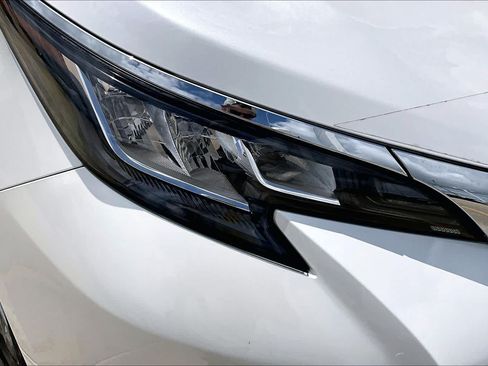 Used 2021 Toyota Sienna XLE FWD image 28