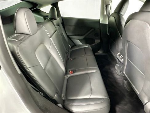 Used 2022 Tesla Model Y Long Range image 24