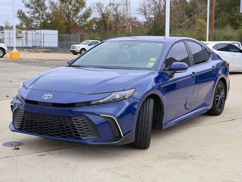 Used 2025 Toyota Camry SE image 23