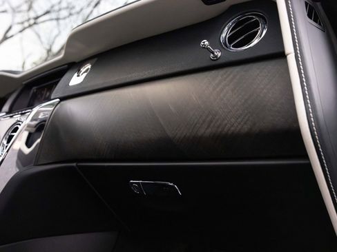 Certified 2019 Rolls-Royce Cullinan image 82