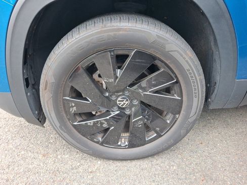 Used 2024 Volkswagen Atlas Cross Sport SE image 4