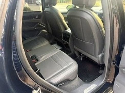 Used 2019 Porsche Cayenne AWD/4WD image 4