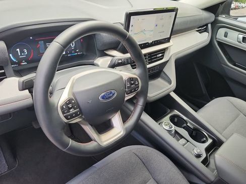 Used 2026 Ford Explorer Active AWD/4WD image 9