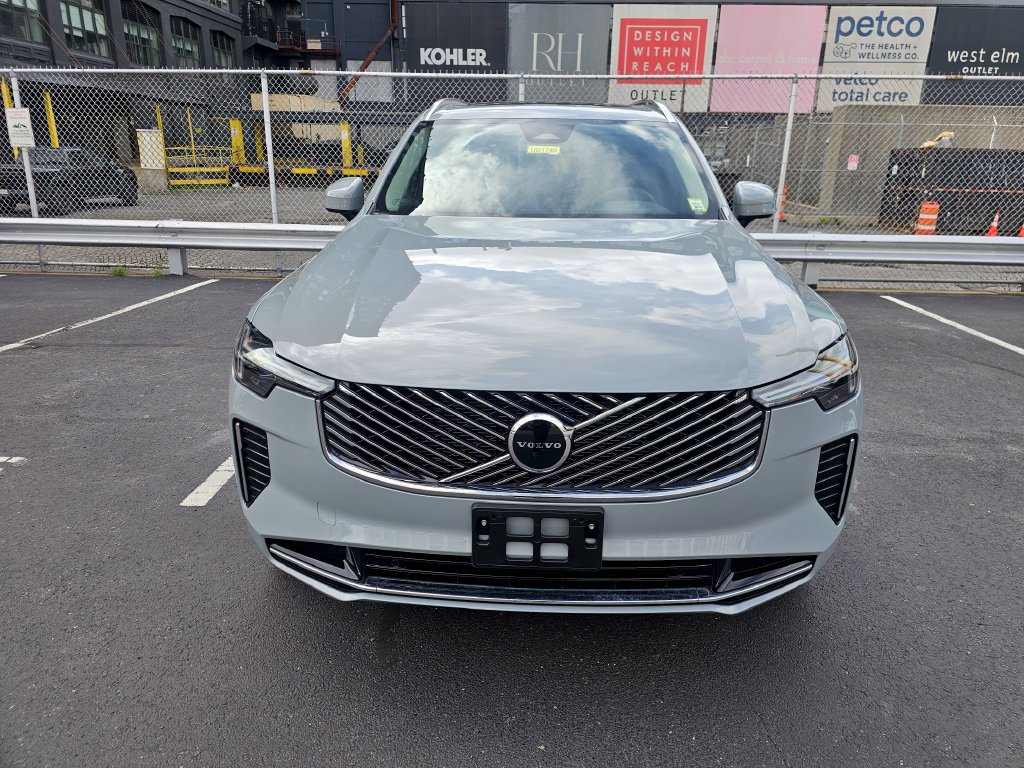 Certified 2025 Volvo XC90 B5 Core AWD/4WD image 5