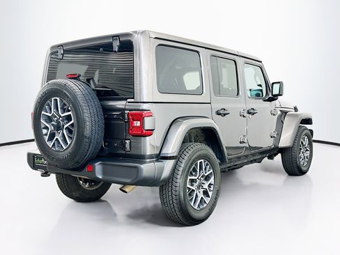 Used 2025 Jeep Wrangler Sahara image 9