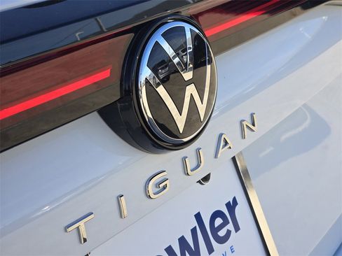 New 2026 Volkswagen Tiguan SE image 7