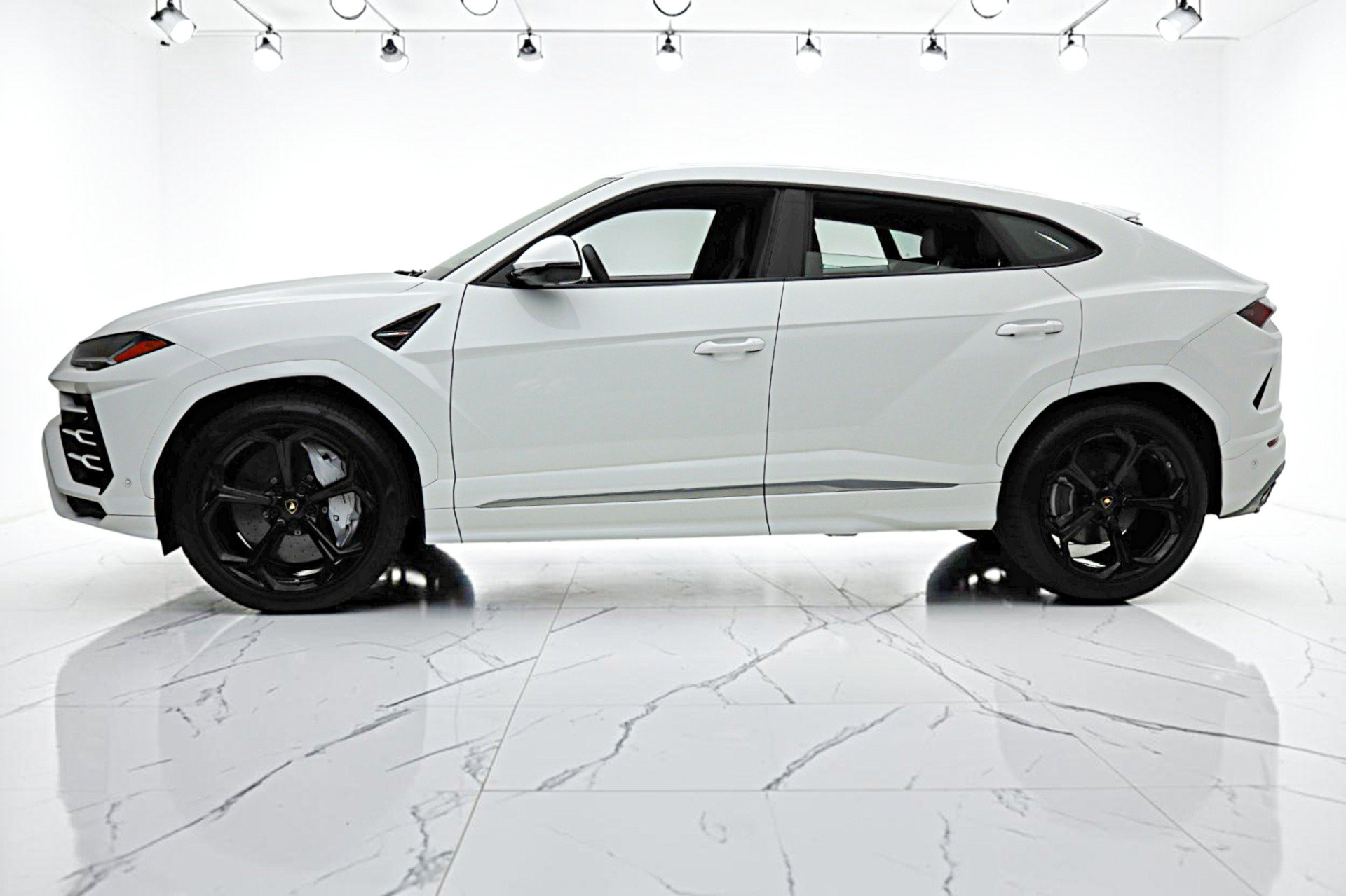 Used 2020 Lamborghini Urus AWD/4WD image 3