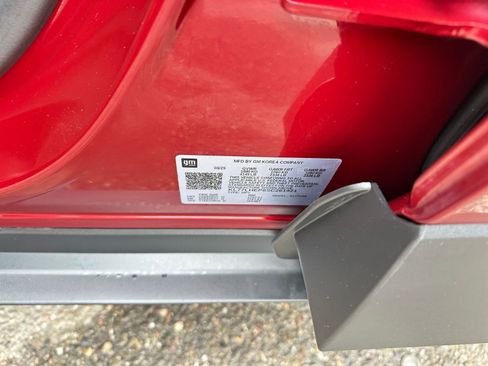 Used 2025 Chevrolet Trax LT w/ LT Convenience Package image 29