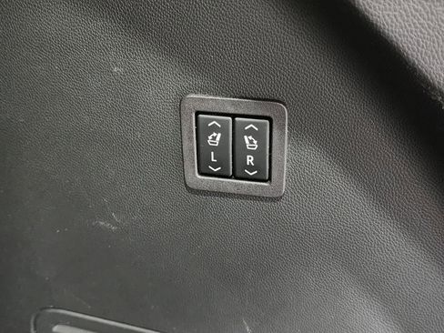 Used 2020 Buick Enclave Avenir w/ Avenir Technology Package AWD/4WD image 39