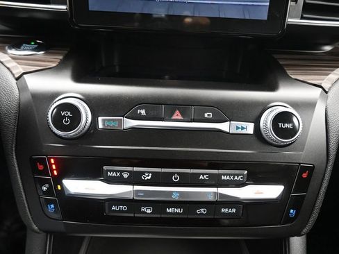 Used 2020 Ford Explorer Limited AWD/4WD image 25