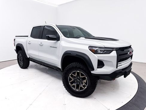 Used 2024 Chevrolet Colorado ZR2 AWD/4WD image 2